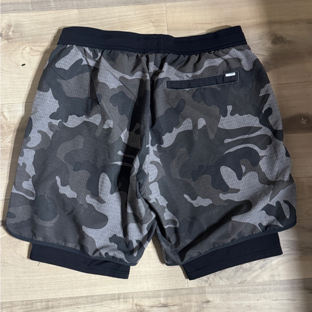 Vuori Stockton Men's Athletic Shorts Camo - Picture 6 of 7
